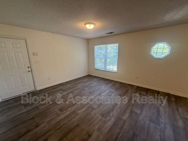 Photo - 656 Cascade Ave Unit Apt B