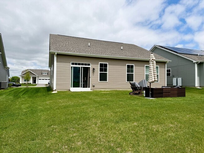 Photo - 714 Alberta Ave