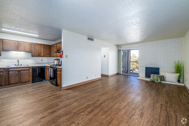 2BR, 2BA - 900SF - Dining Room