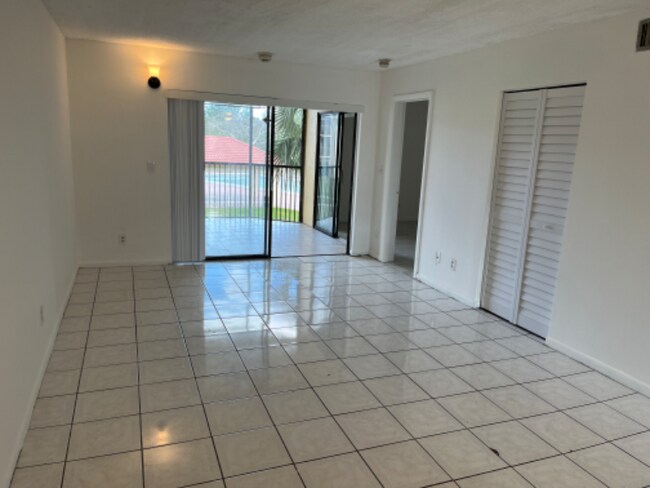 Photo - 3400 Foxcroft Rd Unidad 205 Rental