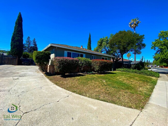 Photo - 01776 -3619/3621  Camden Avenue Unit 3619