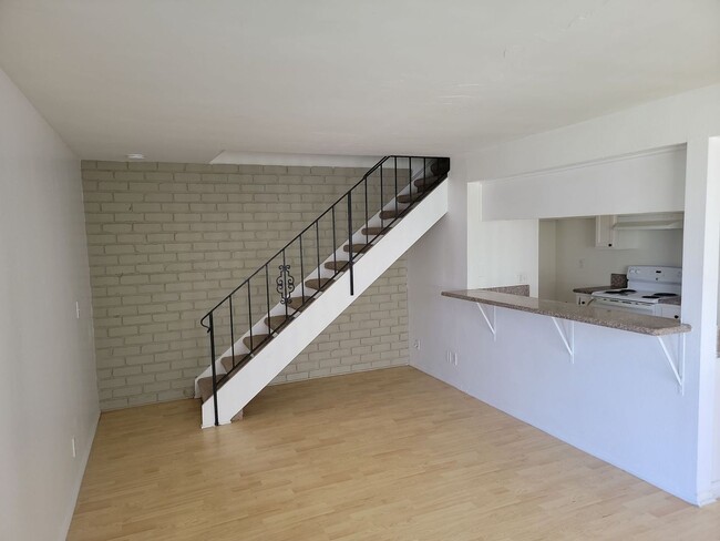 Photo - Nicely Upgraded 2 bedroom Penthouse Condo