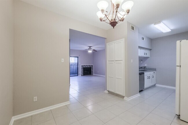 Photo - 8100 Cambridge St Unidad 101