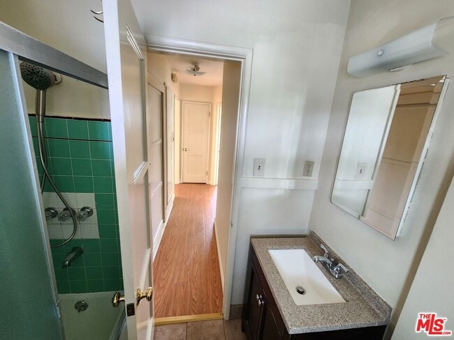 Photo - 5264 Cahuenga Blvd