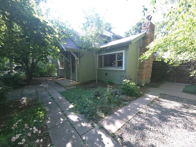 Building Photo - Cottage Home on Boulder Creek!