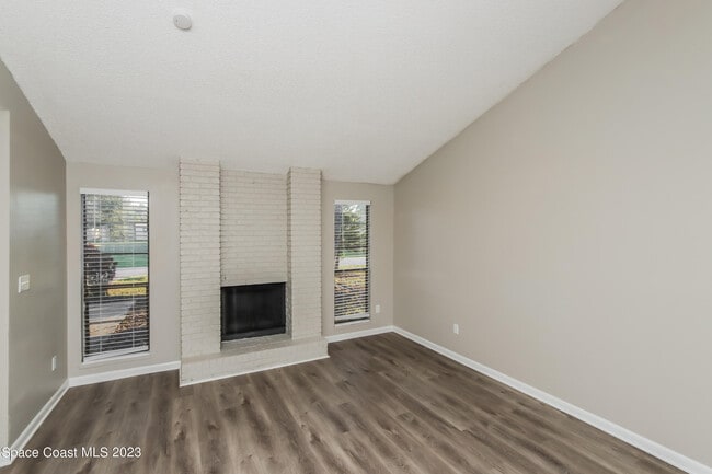 Photo - 977 Beacon St NW