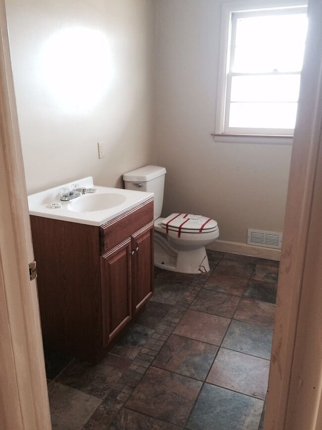 Building Photo - House in the Middle of Town - Privacy Fenced Backyard!