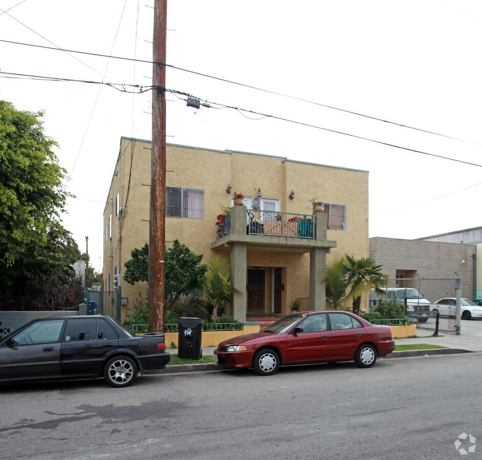 Photo - 779 E 18th St