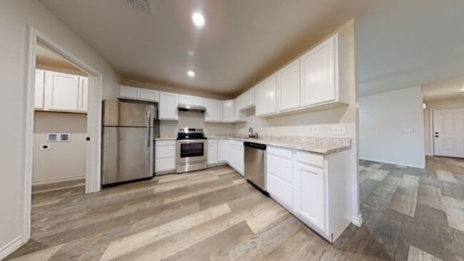 Photo - 415 James St