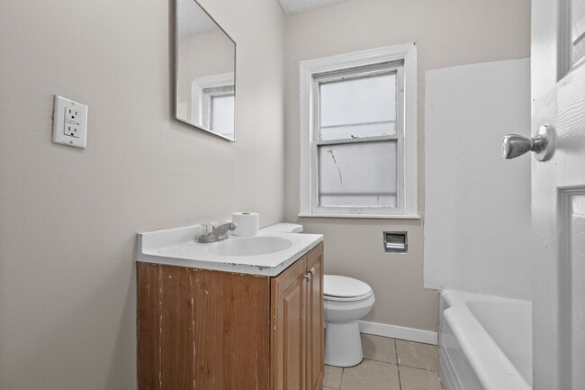 Photo - 1227 W 25th St