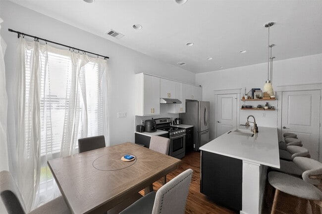 Photo - 205 Riley Ln
