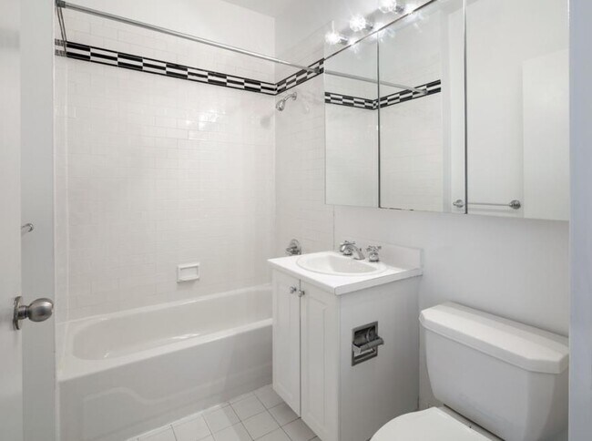 Photo - 4 bedroom in New York NY 10006 Unit 24C