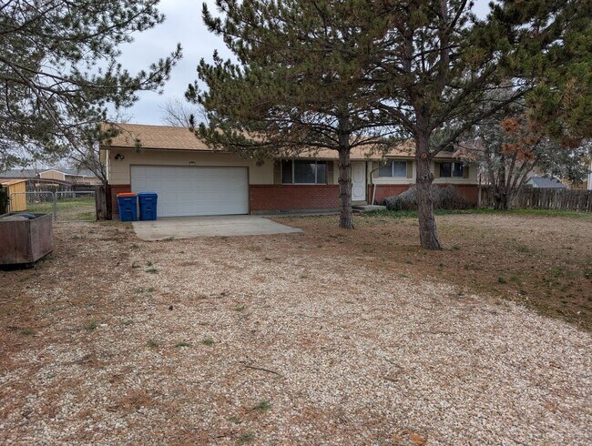 Building Photo - Newly Remodeled Single Family Home!!