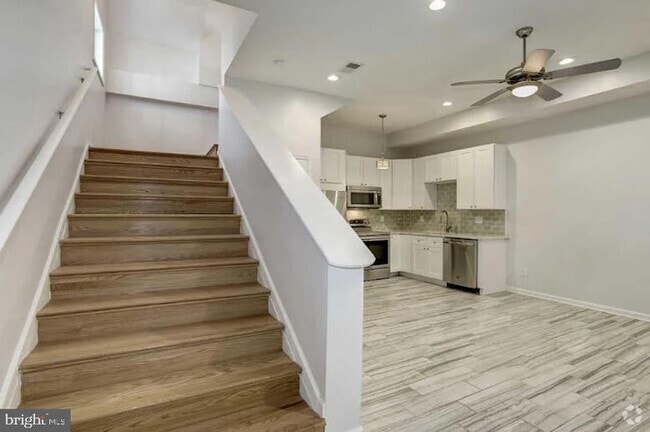 Building Photo - 1732-B N Veitch St Rental