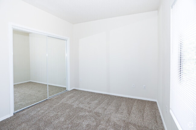 2BD, 2BA - 988SF