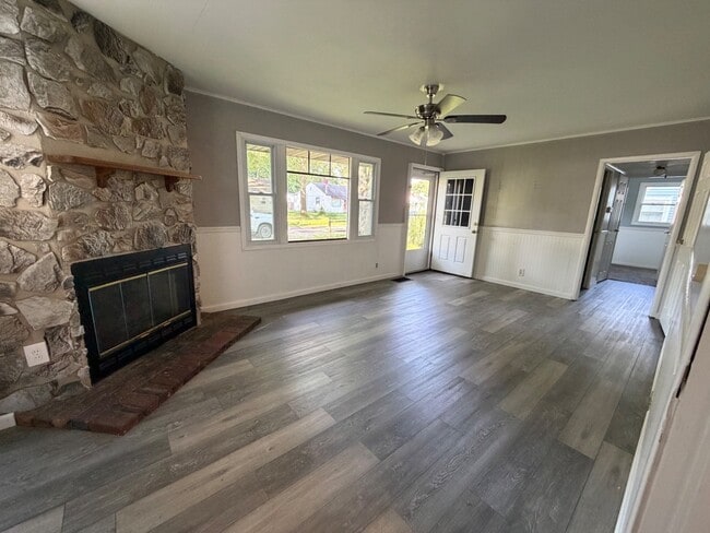 1432 Bel Air