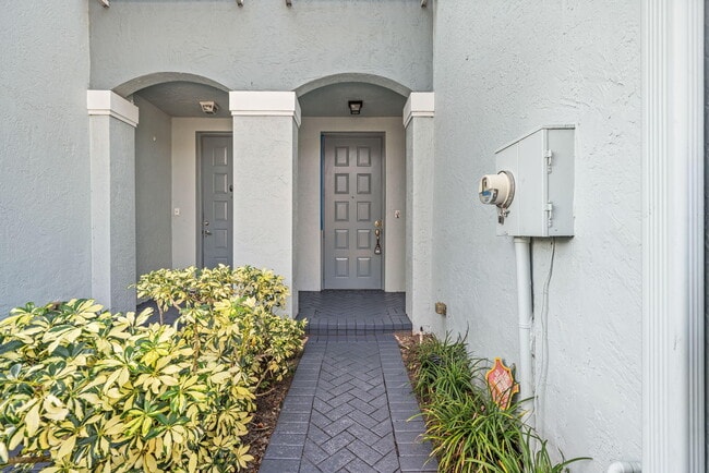 Photo - 1927 Alamanda Way