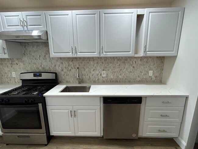 Photo - 668 Norwood Ter Unidad 1st floor apartment