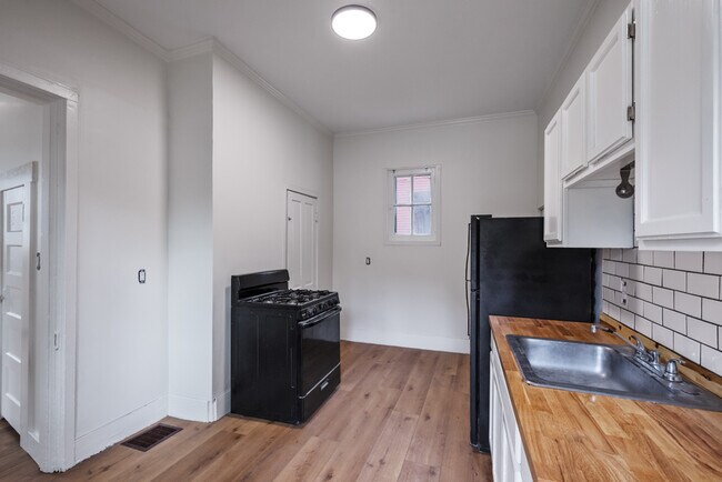 Photo - 332 E 9th St Unit 1