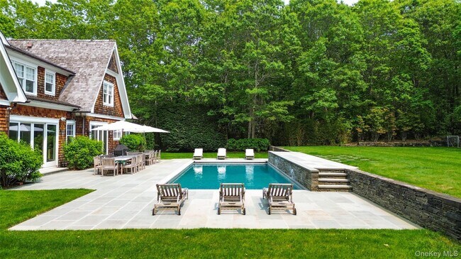 14 West Hills Ct