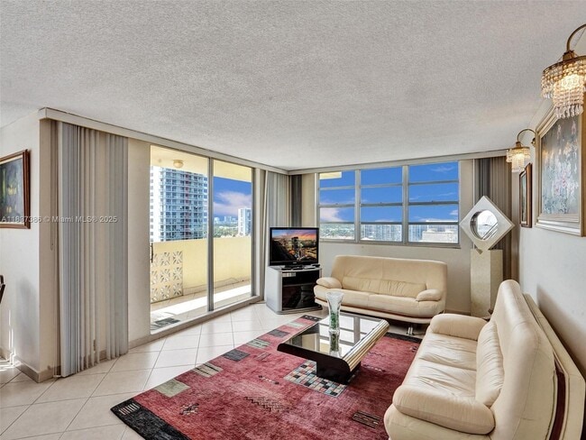 Building Photo - 1833 S Ocean Dr Unit 1511 Rental