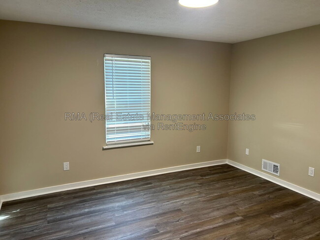 Photo - 1240 Ellis Rd