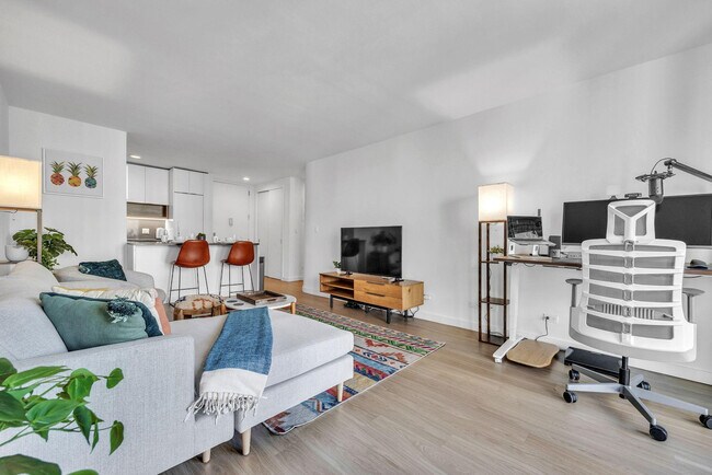 Photo - 68 W 37th St Unit FL20-ID1051649P