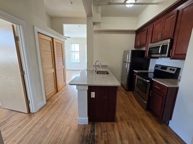 Photo - 613 N Lombardy St Unit 203