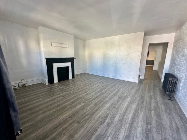 Photo - 2330 Eccles St