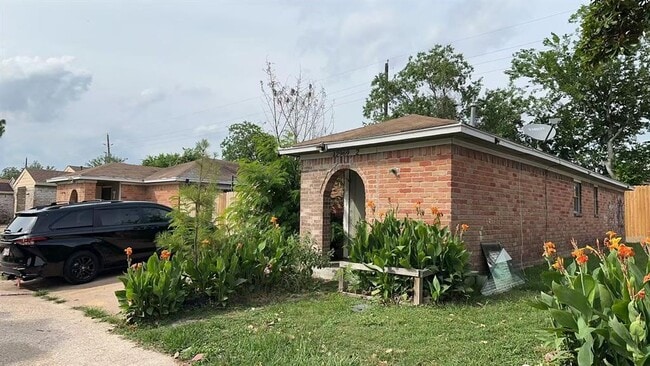Photo - 12969 Blackpool Ln Unidad B Rental