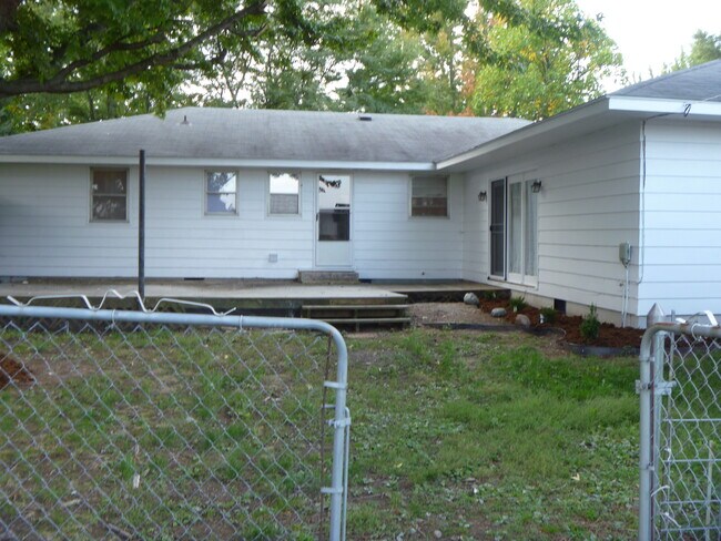 Photo - 309 E Lewis St