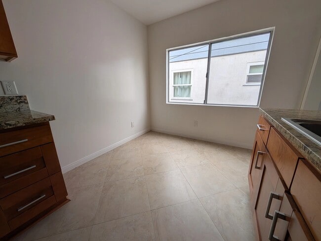 Photo - 5219 Packard St Unidad 5219