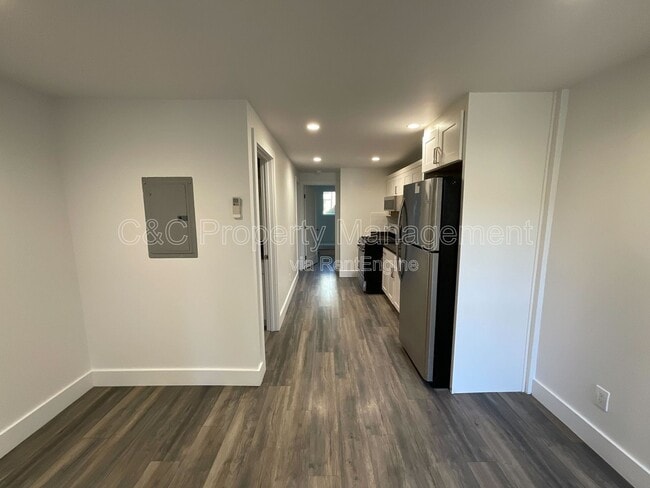 Photo - 184 Los Olivos Ave