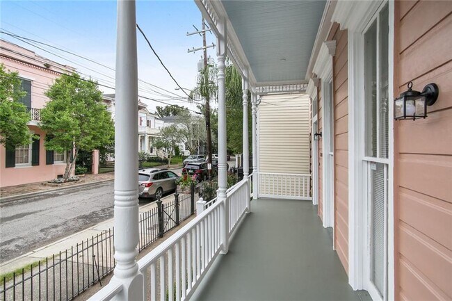 Private front porch - 3220 Chestnut St Unidad 3220