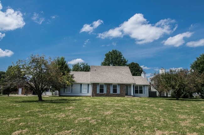 Building Photo - Dog Friendly Two Story with Fenced Yard!