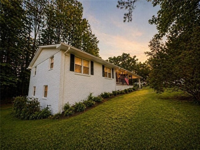 Photo - 640 Smithstone Rd SE