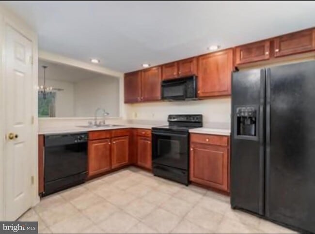 Photo - 471 Stonehedge Ln