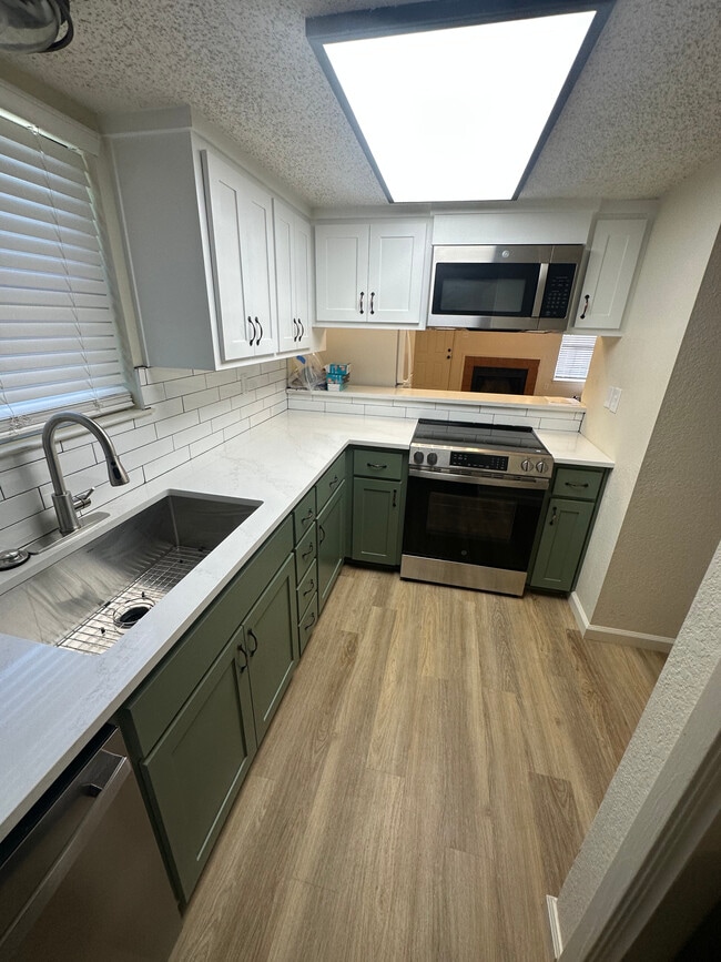 Building Photo - 908 N 7th St Unit B