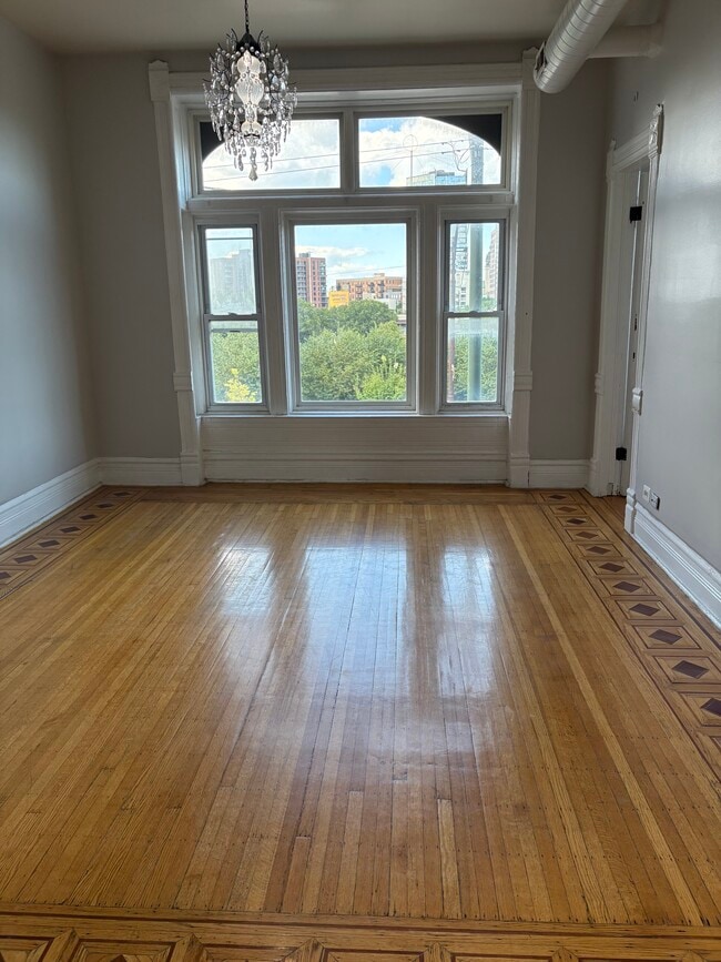 Photo - 1043 W Grand Ave Unit 2