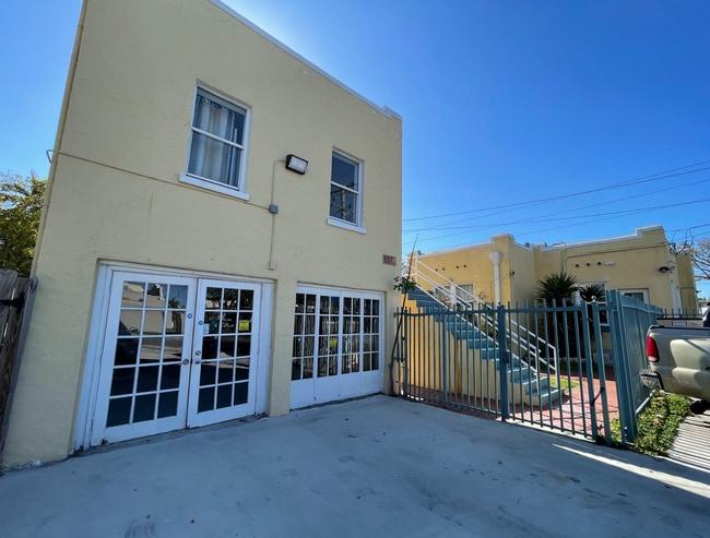 Photo - 137 SE 1st Ave