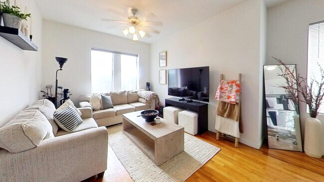 Photo - 1317 W Addison St