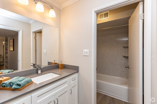 Model 1BR, 1BA -750SF - Bathroom