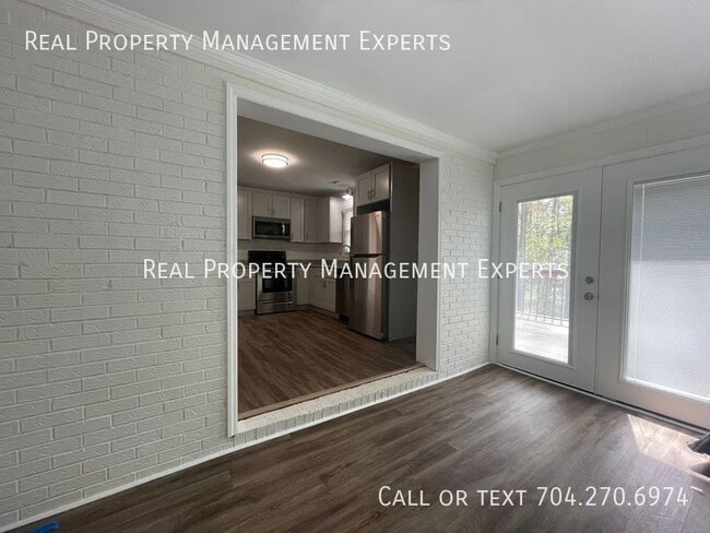 Photo - 2825 Wedgefield Dr