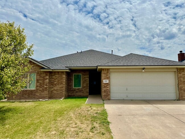 Building Photo - 3 Bed/2 bath Available 9/1! Rental