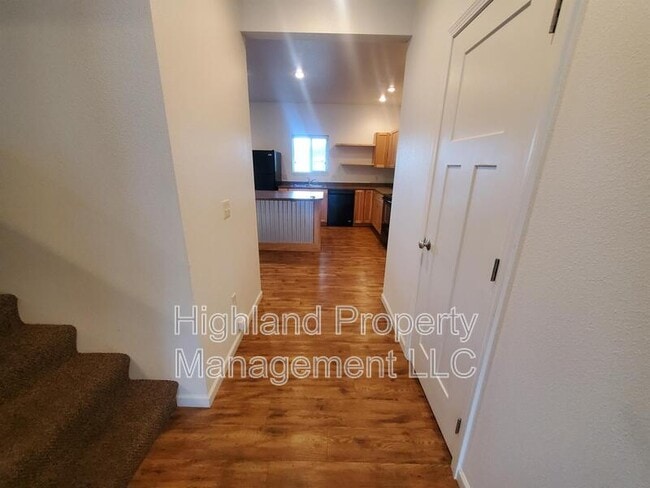 Photo - 512 NE Stadium Way