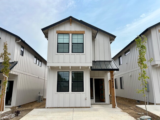 Building Photo - 9912 NE 46th Ct Rental
