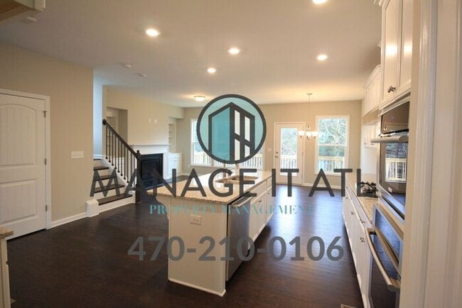 Photo - A gorgeous townhouse in the Suwanee Walk n...
