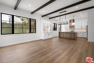 Photo - 930 Lincoln Blvd