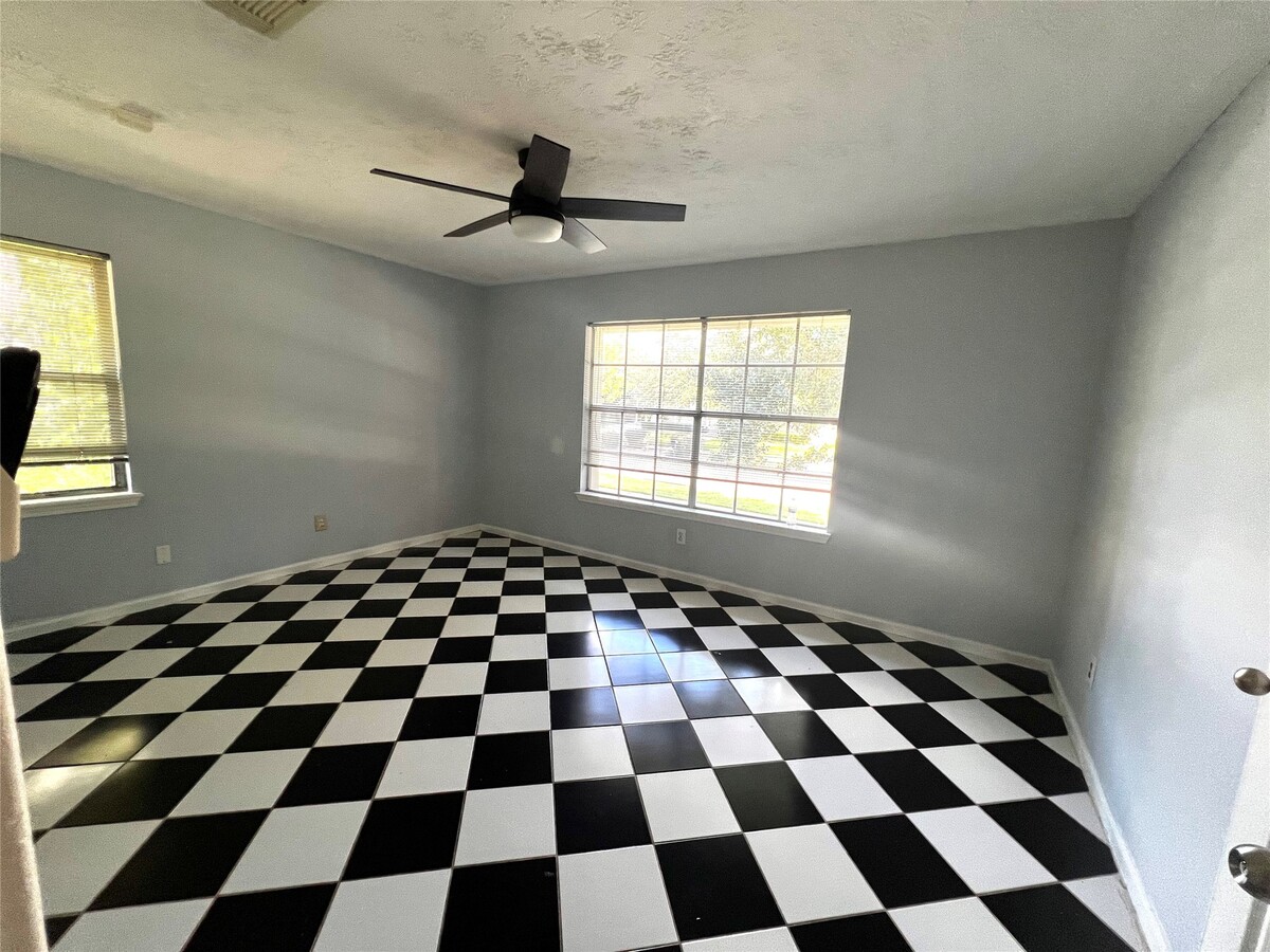 Photo - 15703 Jersey Dr