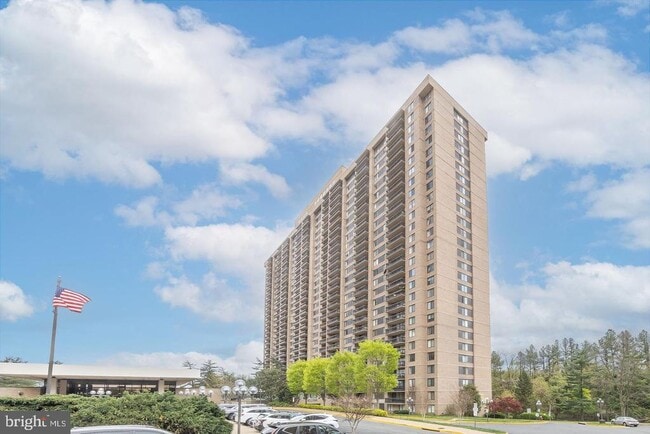 Building Photo - 3705 S George Mason Dr Unit 2414S